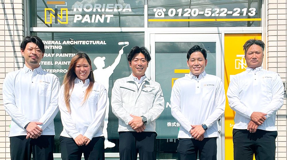 職人が笑顔の塗装店イメージ